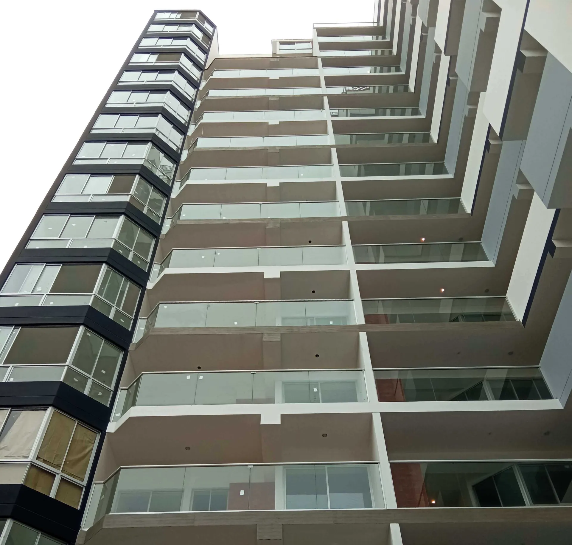Proyecto Maddy - GYA Glass & Aluminum