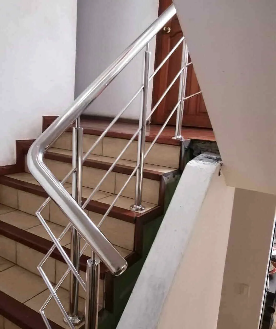Barandas de Acero y Vidrio: Seguridad con Estilo Moderno